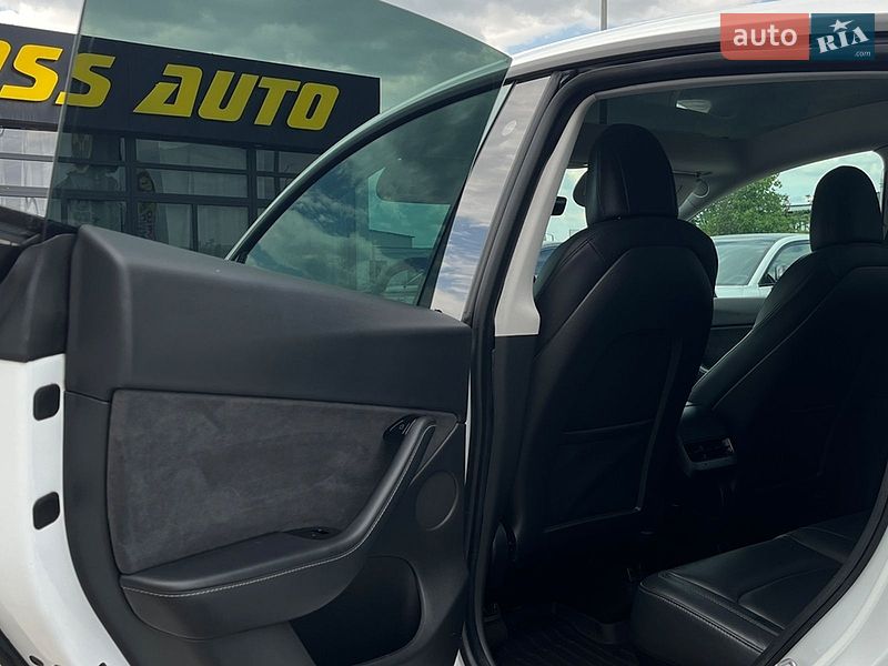 Позашляховик / Кросовер Tesla Model Y 2020 в Мукачевому