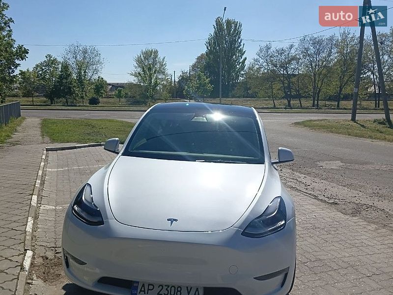 Tesla Model Y 2023