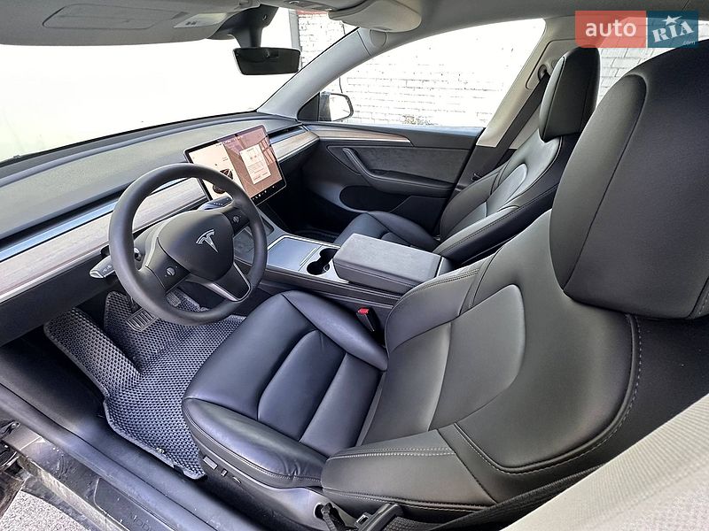 Внедорожник / Кроссовер Tesla Model Y 2025 в Киеве