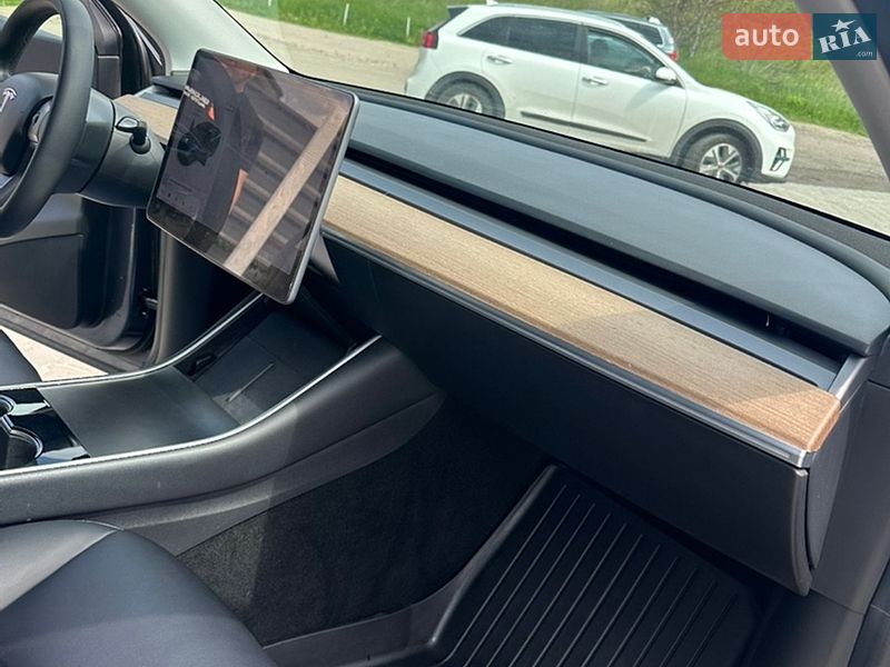 Позашляховик / Кросовер Tesla Model Y 2020 в Рівному