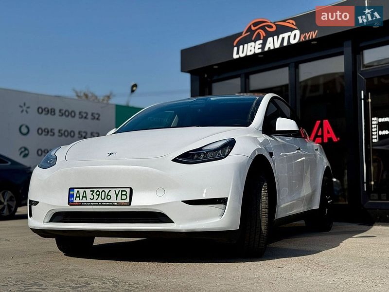 Tesla Model Y 2023