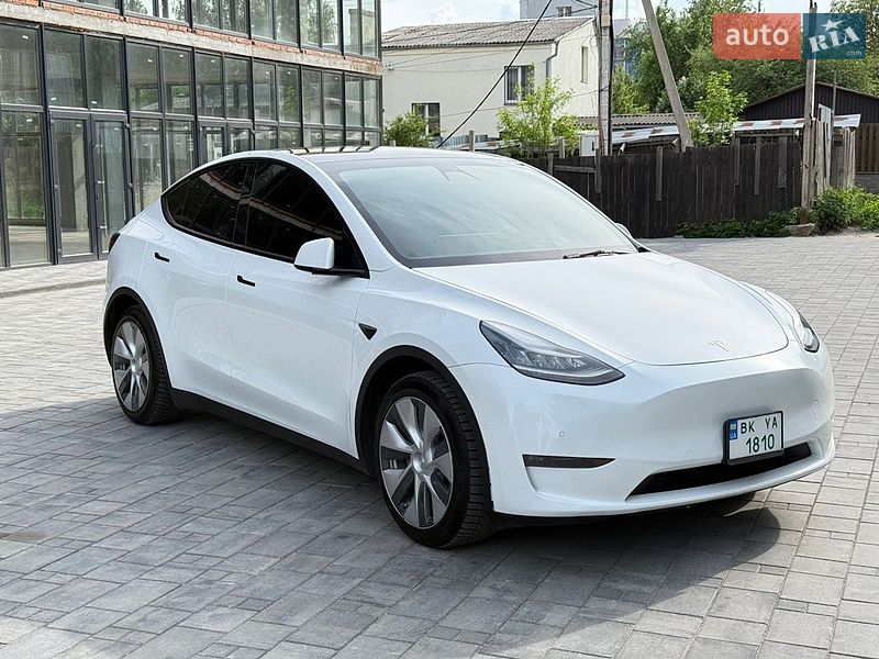 Внедорожник / Кроссовер Tesla Model Y 2021 в Ровно