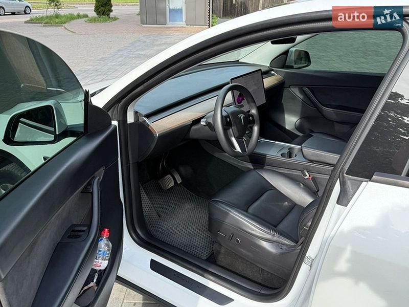 Внедорожник / Кроссовер Tesla Model Y 2021 в Ровно
