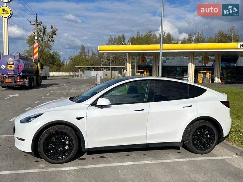 Внедорожник / Кроссовер Tesla Model Y 2022 в Киеве