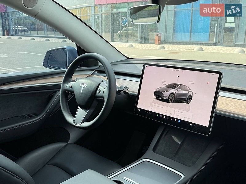 Внедорожник / Кроссовер Tesla Model Y 2024 в Киеве