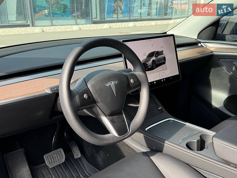 Внедорожник / Кроссовер Tesla Model Y 2024 в Киеве