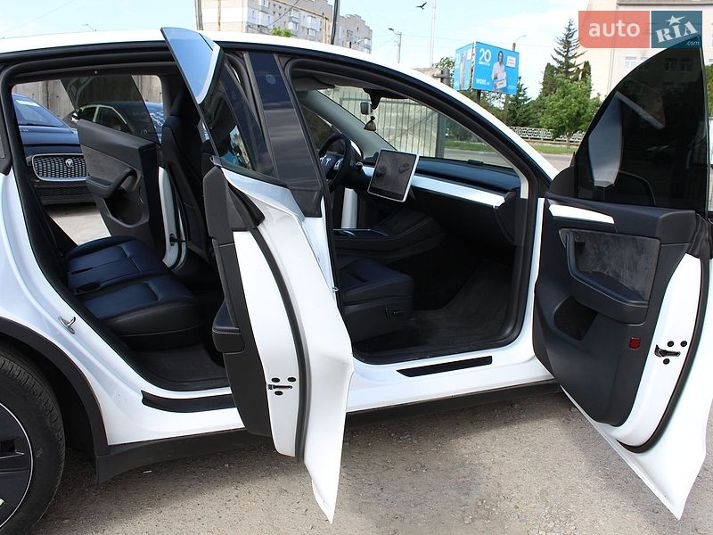 Внедорожник / Кроссовер Tesla Model Y 2023 в Киеве