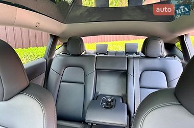 Позашляховик / Кросовер Tesla Model Y 2024 в Києві
