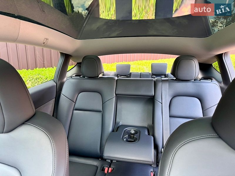 Позашляховик / Кросовер Tesla Model Y 2024 в Києві