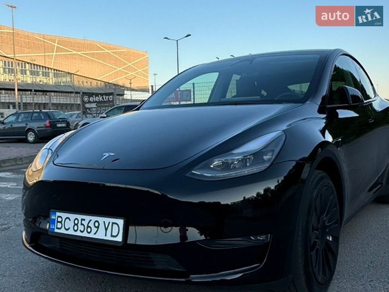 Tesla Model Y 2023