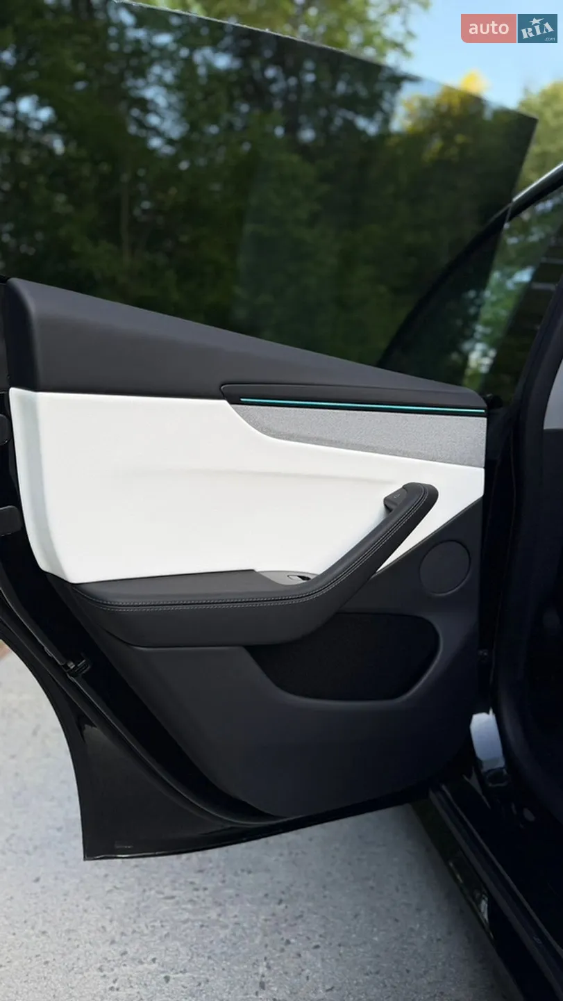 2025 Tesla Model Y - мініатюра 33