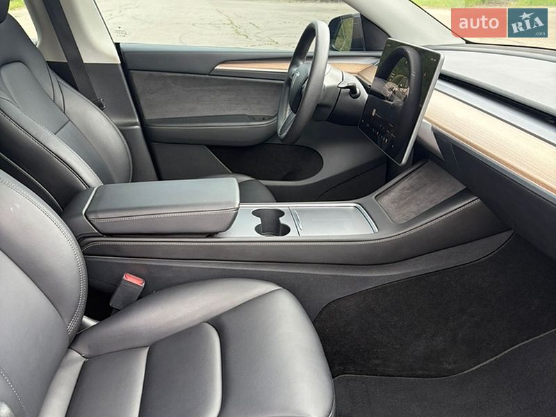 Позашляховик / Кросовер Tesla Model Y 2023 в Києві фото 10 Позашляховик / Кросовер Tesla Model Y 2023 в Києві