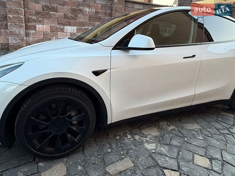 Внедорожник / Кроссовер Tesla Model Y 2023 в Костополе