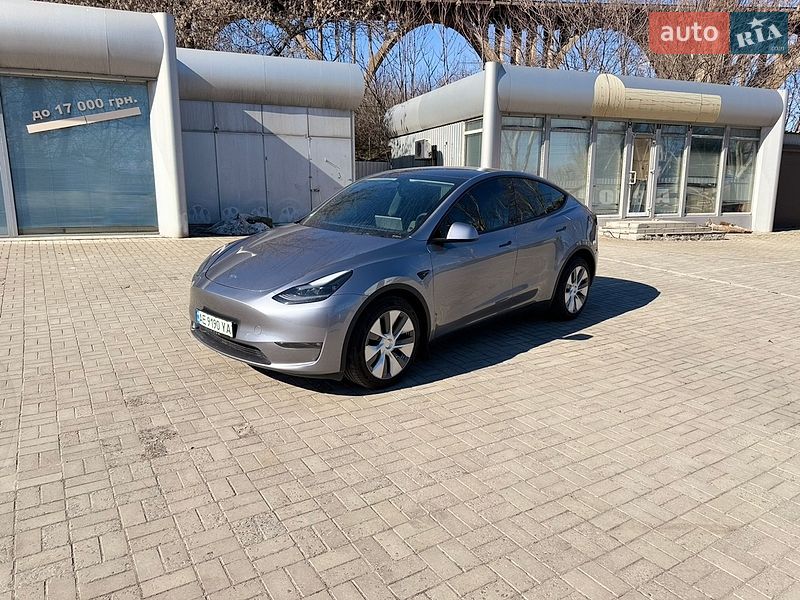 Tesla Model Y 2024