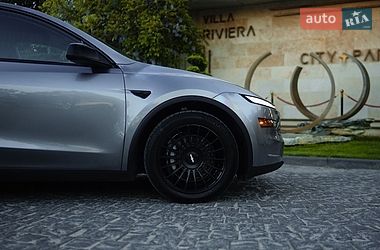 Позашляховик / Кросовер Tesla Model Y 2025 в Львові