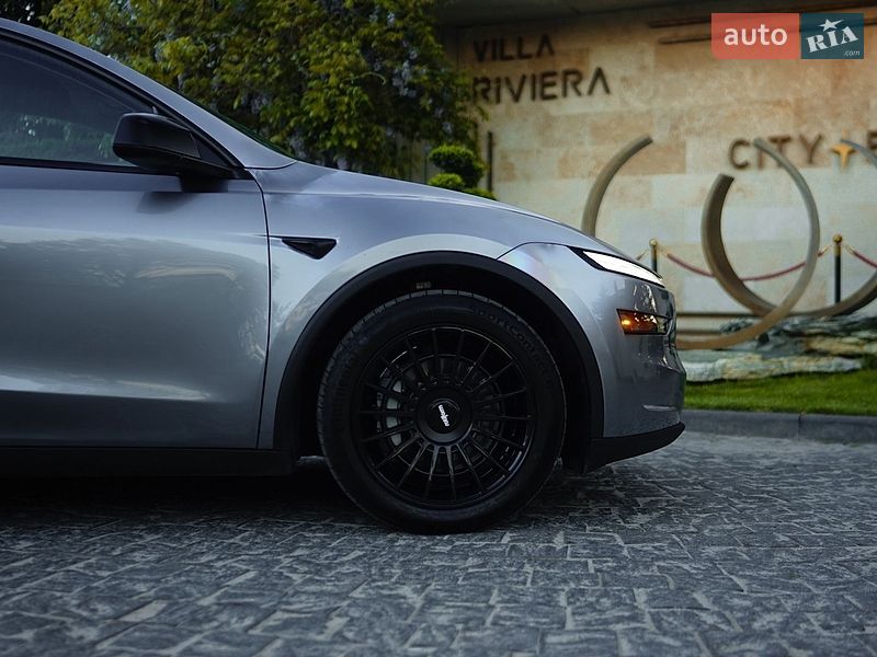 Позашляховик / Кросовер Tesla Model Y 2025 в Львові