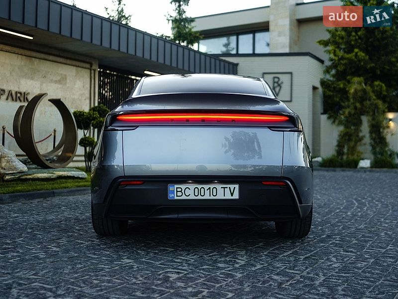 Позашляховик / Кросовер Tesla Model Y 2025 в Львові