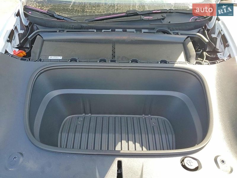 Позашляховик / Кросовер Tesla Model Y 2026 в Львові
