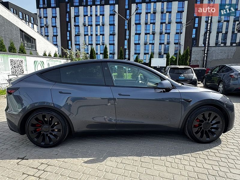 Позашляховик / Кросовер Tesla Model Y 2023 в Івано-Франківську