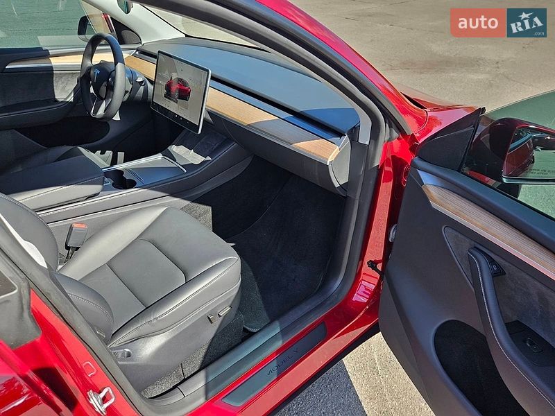 Позашляховик / Кросовер Tesla Model Y 2024 в Дніпрі