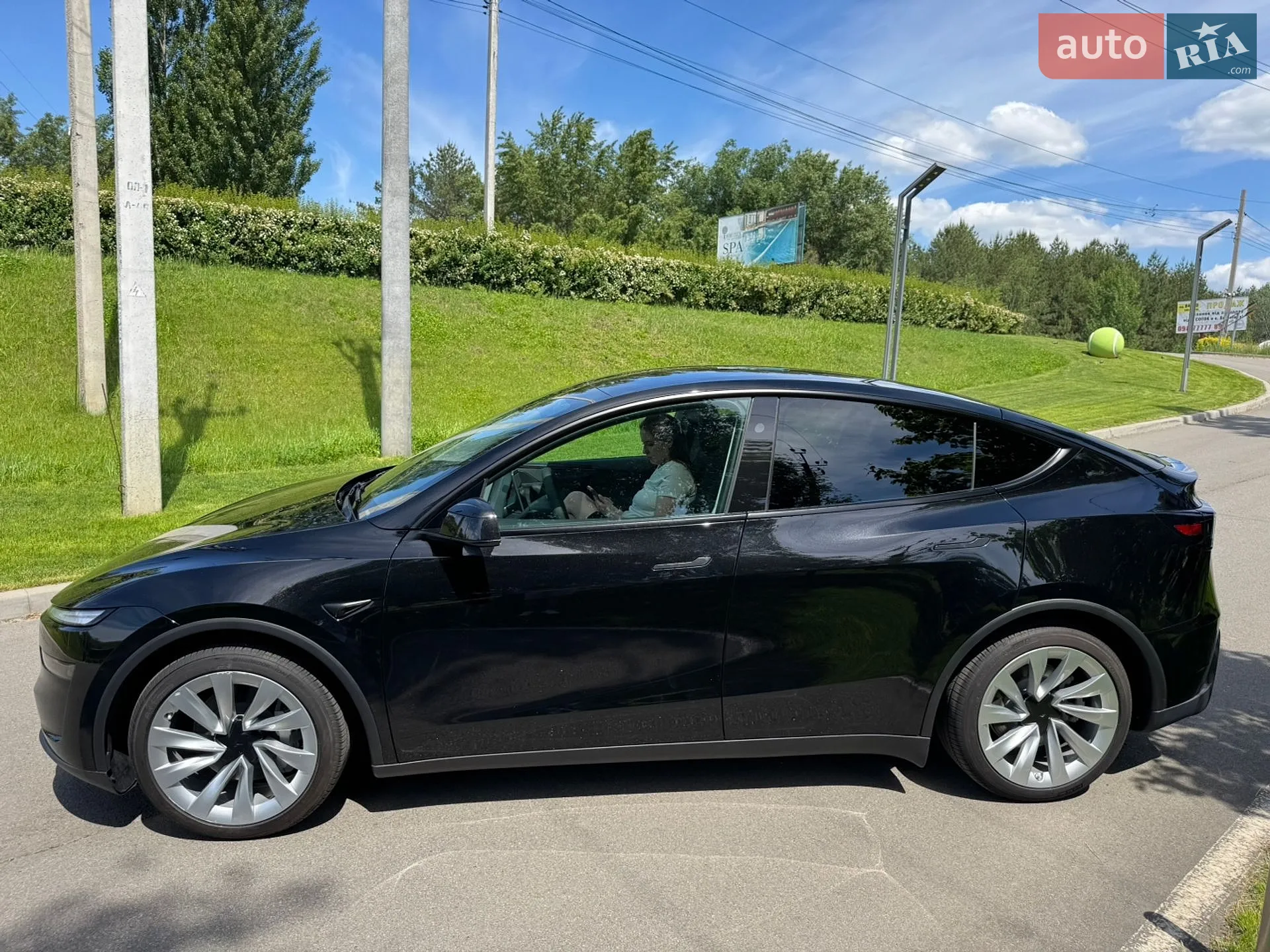 2025 Tesla Model Y - мініатюра 4