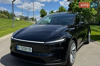 Внедорожник / Кроссовер Tesla Model Y 2025 в Киеве