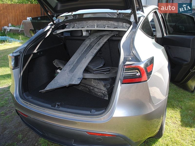 Внедорожник / Кроссовер Tesla Model Y 2025 в Луцке