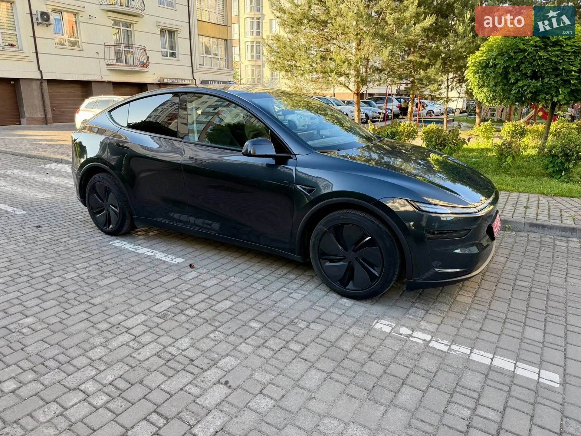 2025 Tesla Model Y - мініатюра 9