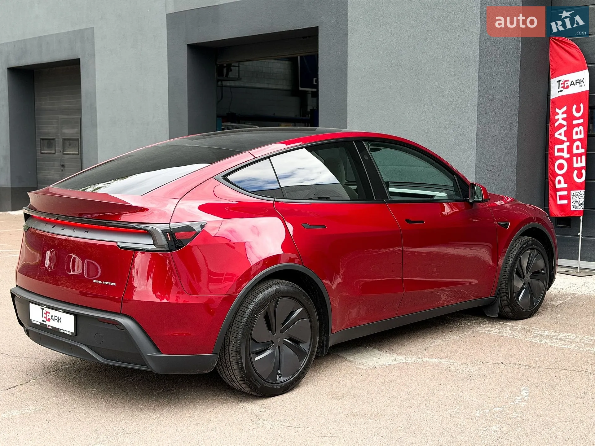 2025 Tesla Model Y - мініатюра 10
