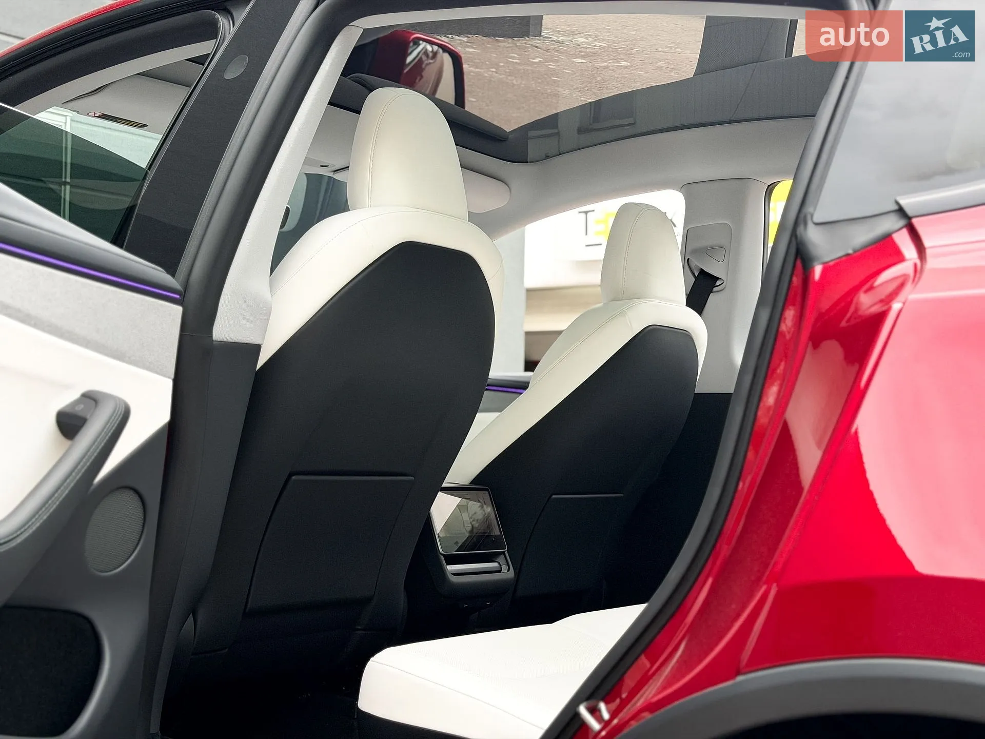 2025 Tesla Model Y - мініатюра 16