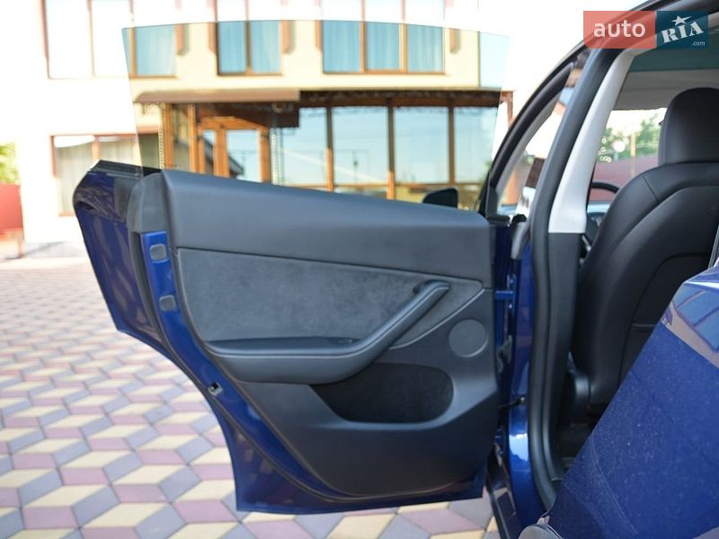 Внедорожник / Кроссовер Tesla Model Y 2023 в Первомайске