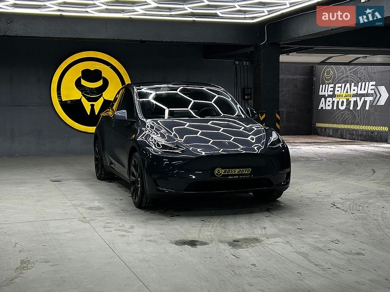 Позашляховик / Кросовер Tesla Model Y 2024 в Чернівцях