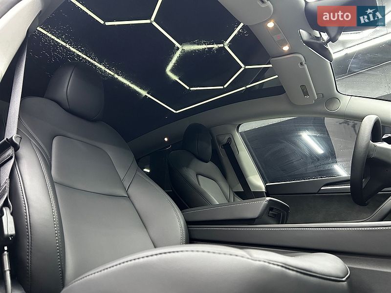 Позашляховик / Кросовер Tesla Model Y 2024 в Чернівцях