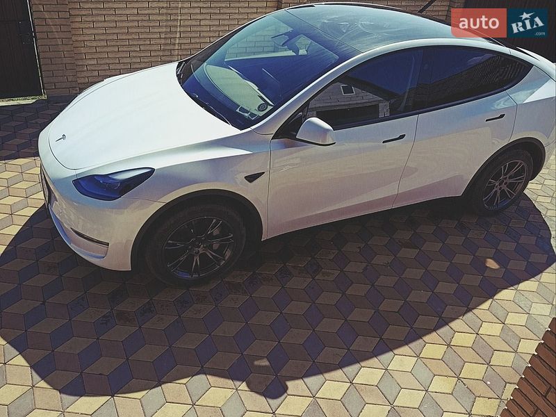 Внедорожник / Кроссовер Tesla Model Y 2025 в Переяславе
