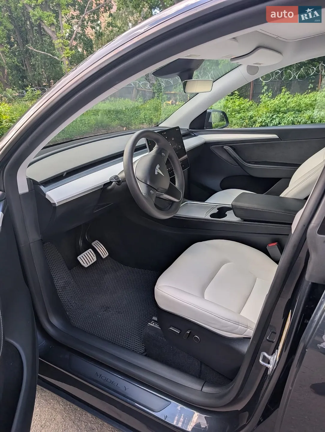 Tesla Model Y 2024 VIN 7SAYGDEF3RA312959 фото оголошення 21 з 27