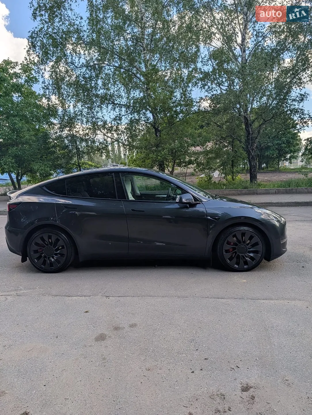 Tesla Model Y 2024 VIN 7SAYGDEF3RA312959 фото оголошення 4 з 27