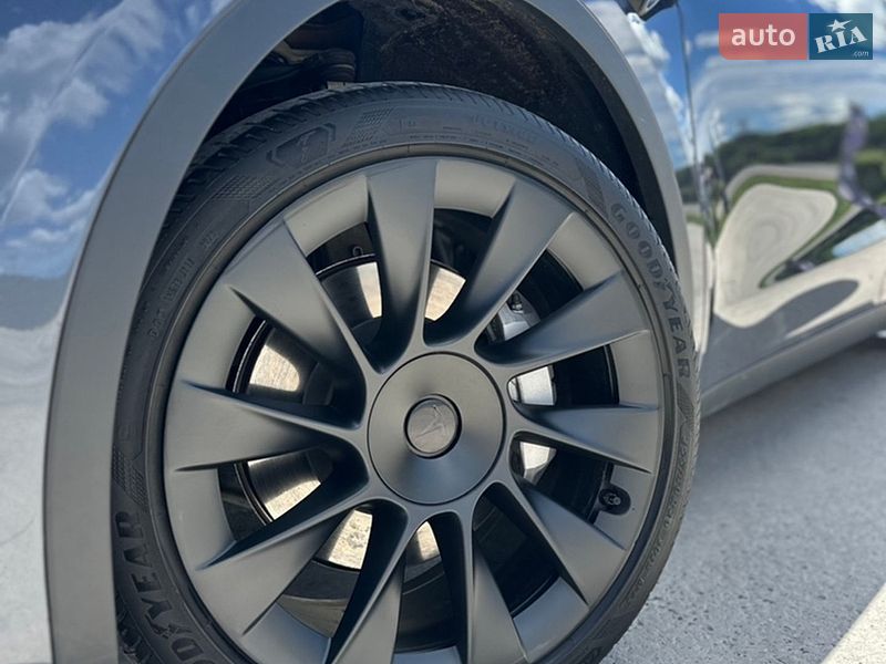 Позашляховик / Кросовер Tesla Model Y 2023 в Чорткові
