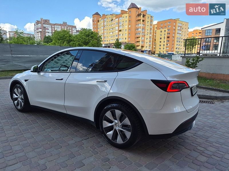 Позашляховик / Кросовер Tesla Model Y 2023 в Тернополі