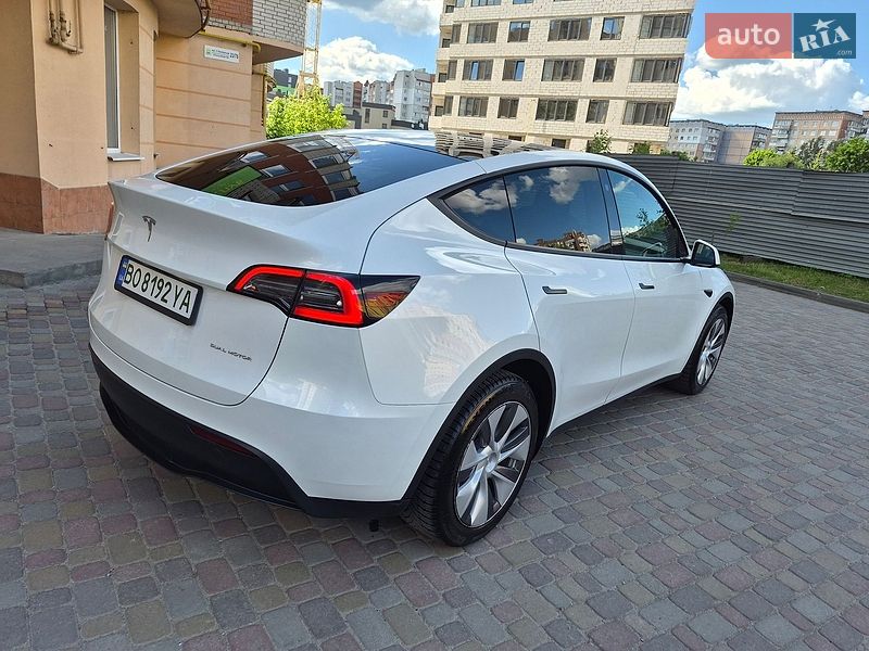 Позашляховик / Кросовер Tesla Model Y 2023 в Тернополі