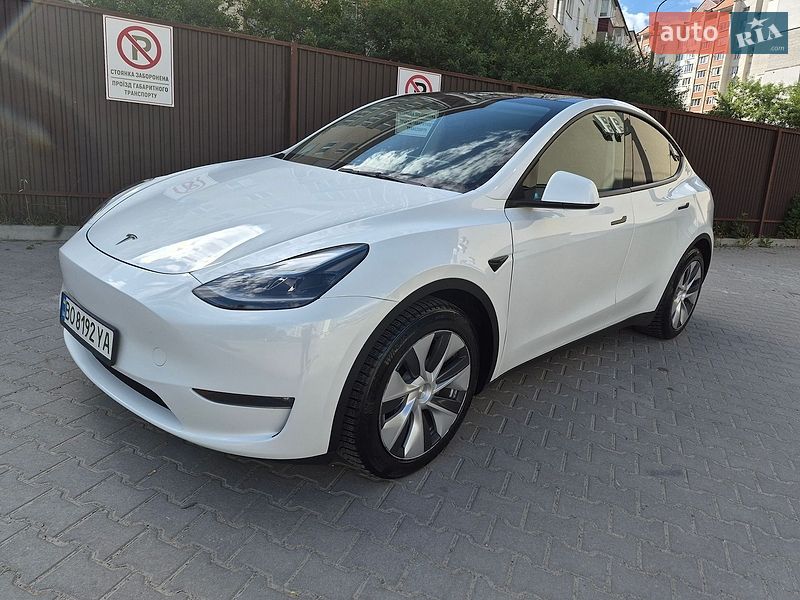 Позашляховик / Кросовер Tesla Model Y 2023 в Тернополі