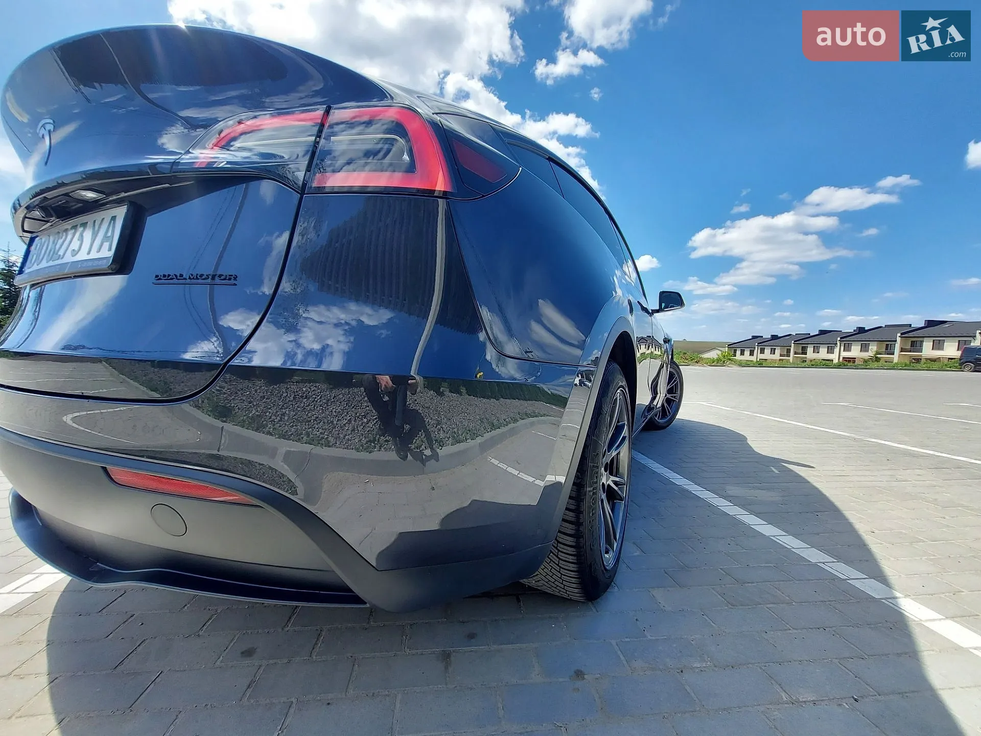 2024 Tesla Model Y - фото 1