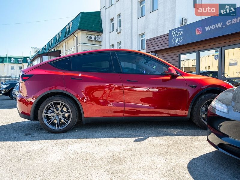Позашляховик / Кросовер Tesla Model Y 2024 в Києві