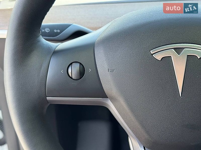 Внедорожник / Кроссовер Tesla Model Y 2023 в Ровно