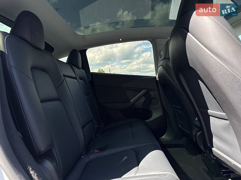 Внедорожник / Кроссовер Tesla Model Y 2023 в Ровно