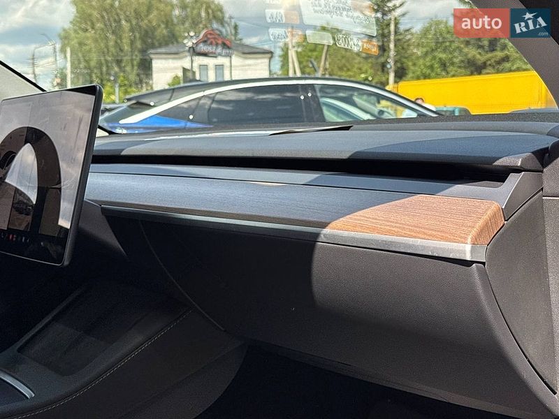 Внедорожник / Кроссовер Tesla Model Y 2023 в Ровно
