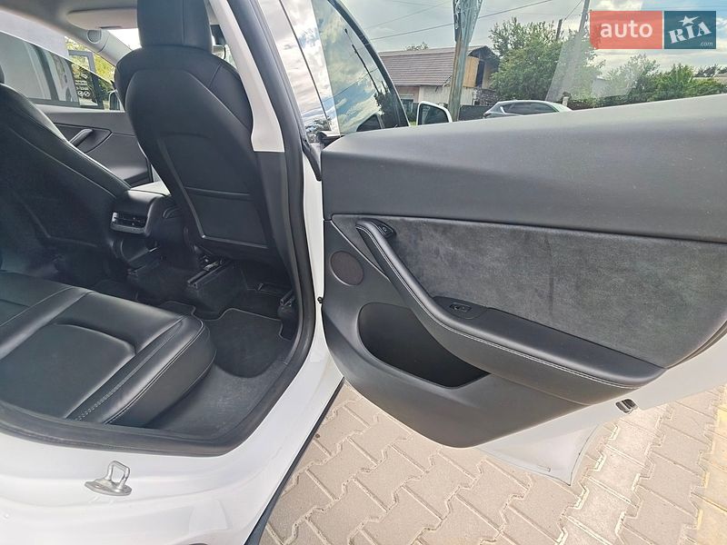 Позашляховик / Кросовер Tesla Model Y 2021 в Ірпені