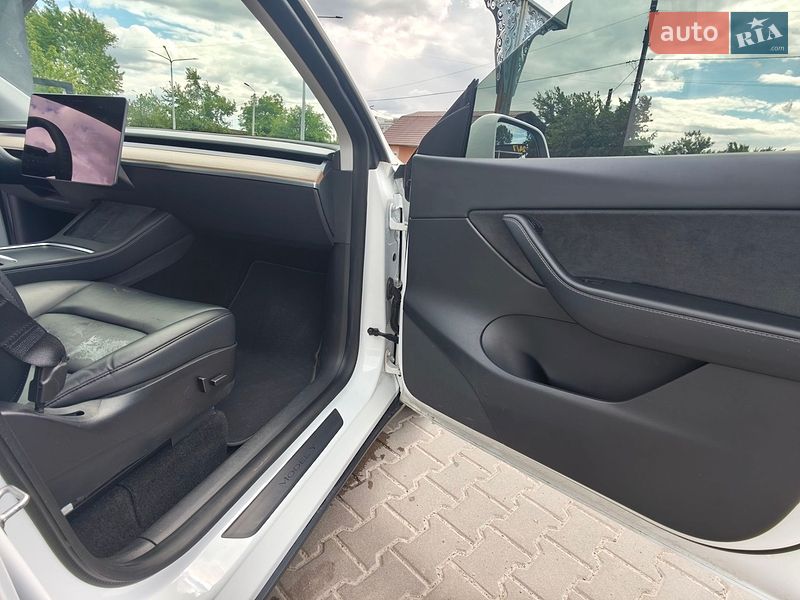 Позашляховик / Кросовер Tesla Model Y 2021 в Ірпені