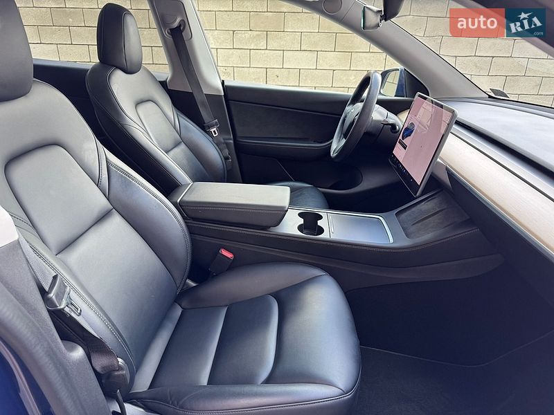 Внедорожник / Кроссовер Tesla Model Y 2021 в Ровно