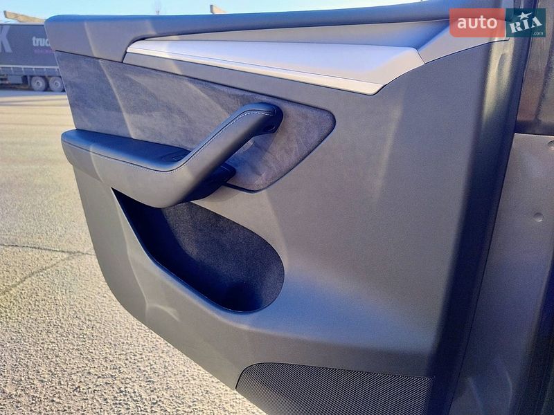 Внедорожник / Кроссовер Tesla Model Y 2024 в Житомире