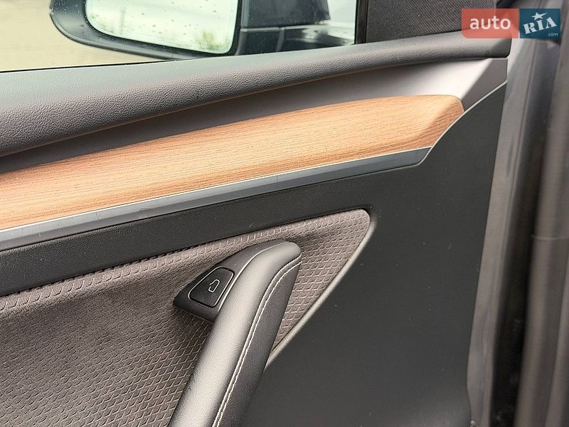 Внедорожник / Кроссовер Tesla Model Y 2022 в Кривом Роге